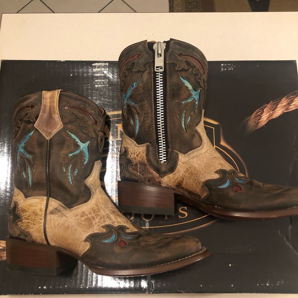 NWT- Dan post from Sundance size 6